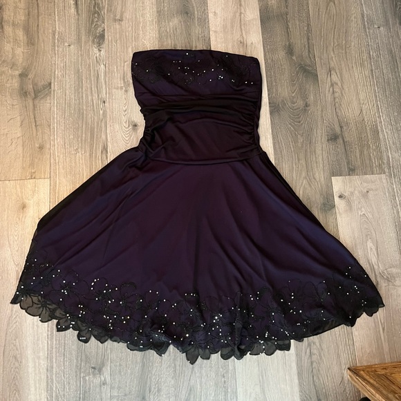 Gorgeous 90’s whimsical prom dress! - Picture 2 of 11